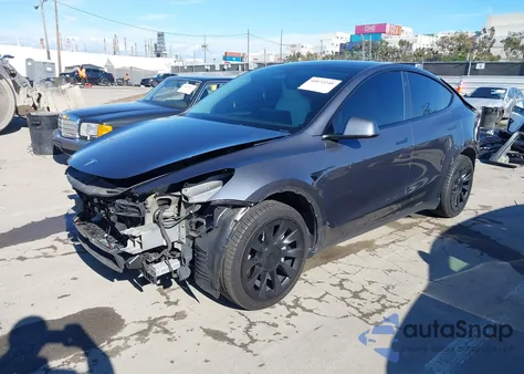 2023 Tesla Model Y Awd/Long Range Dual Motor All-Wheel Drive z USA, uszkodzony, nr VIN 7SAYGAEE0PF848595